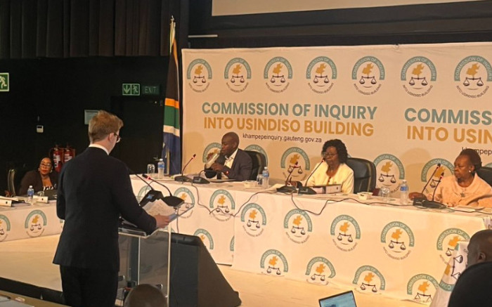 L'avocat Makhubela se défend contre sa récusation lors de l'enquête sur l'incendie de Marshalltown