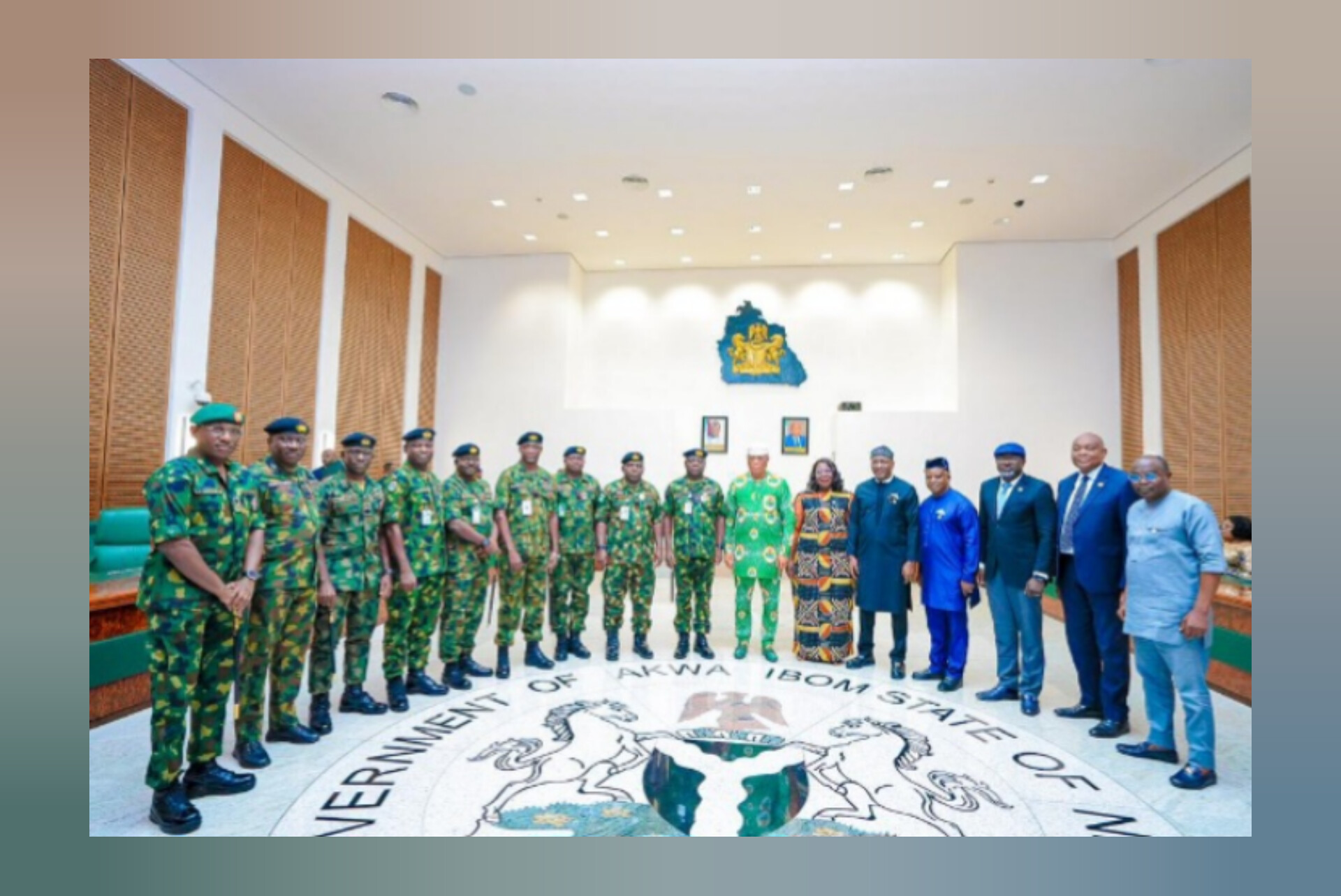 Le gouvernement d'Akwa Ibom et la marine signent un contrat pour la construction de ferry-boats