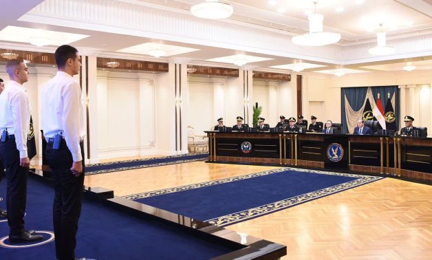 Le président Sissi assiste aux tests d'évaluation des étudiants de l'Académie de police