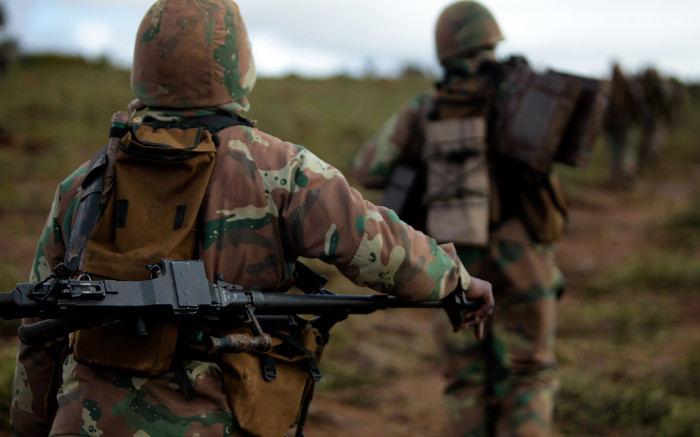 Un sombre nuage d’implication peu recommandable dans des affaires très médiatisées plane sur la SANDF