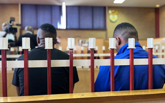 Certains membres de la communauté de Soshanguve affirment savoir que le duo a été arrêté pour une fusillade de masse