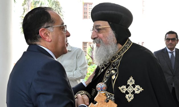 En photos : le Premier ministre égyptien visite la cathédrale orthodoxe pour saluer le pape Tawadros II à Noël