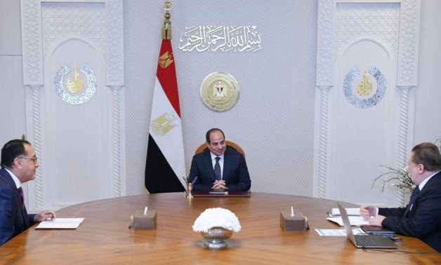Le président égyptien rencontre le Premier ministre et le gouverneur de la CBE pour discuter des performances économiques