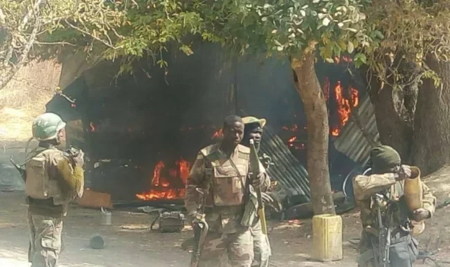 Les troupes arrêtent le chef des bandits et en neutralisent 10 dans le Nord-Ouest