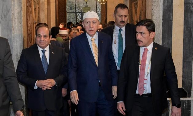 Le président Sissi et son homologue turc visitent la mosquée Al-Imam Al-Shafii