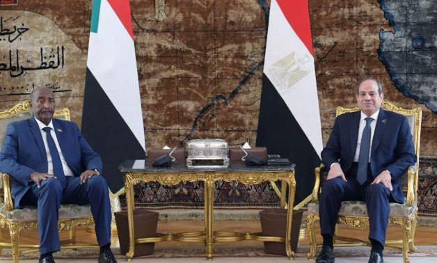 El-Sisi d'Égypte et le chef du Conseil militaire de transition soudanais discutent des efforts conjoints pour rétablir la stabilité au Soudan