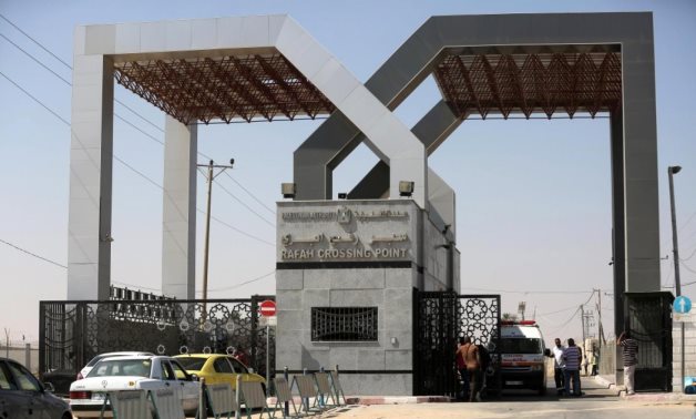 Le poste frontière de Rafah accueille des dizaines de Palestiniens blessés et de leurs compagnons