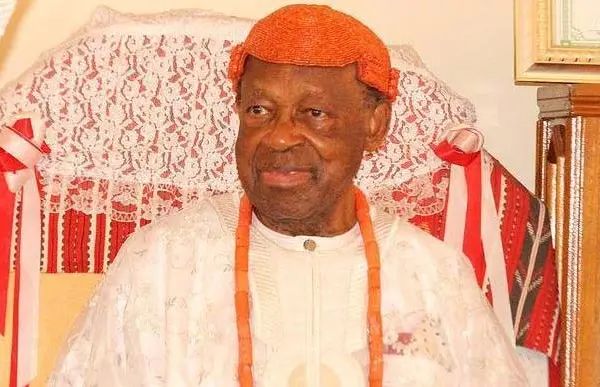 Oborevwori rend visite à sa famille et présente ses condoléances aux Asaba