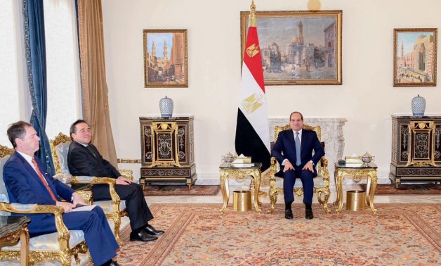 Le président égyptien et le ministre des Affaires étrangères espagnol discutent des solutions pour mettre fin à la guerre à Gaza