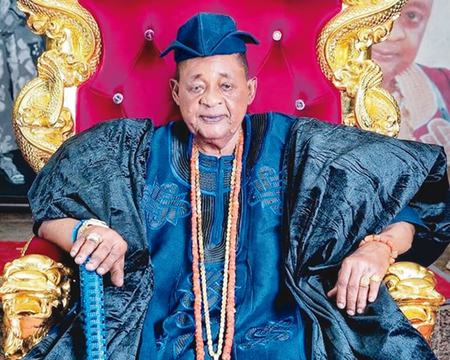Alaafin Oyo kingmakers make u-turn, presents 65 aspirants as against earlier shortlisted 10 for Ifa consultation, Alaafin aspirants peace screening,v, Alaafin a detribalised Nigerian,Ajayi Crowther mourns Alaafin, Buhari mourns late Alaafin, Afenifere mourns Alaafin, Alaafin Of Oyo transition, Ortom condoles with Makinde