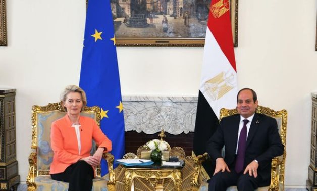 La présidente égyptienne Ursula von der Leyen discute d'un accord bilatéral et de la guerre à Gaza