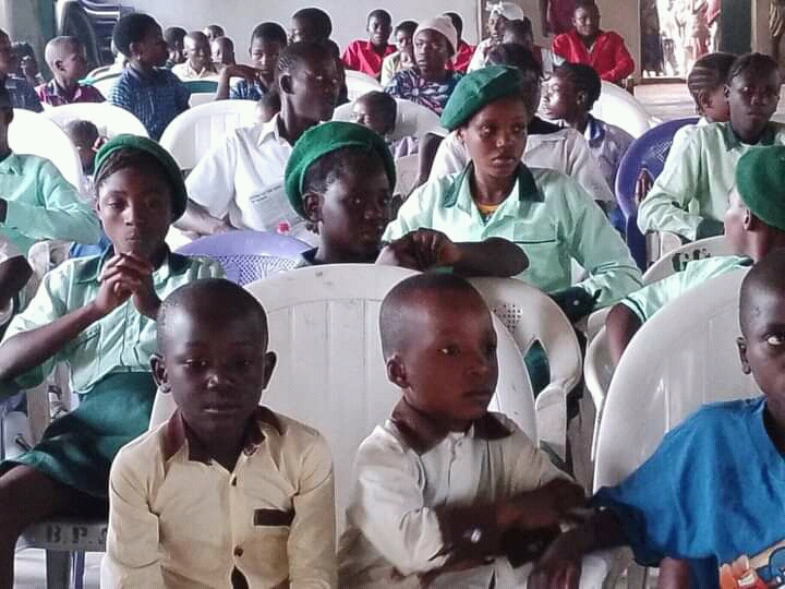 La reine de beauté fait don de 2000 cahiers à 20 écoles de Bauchi LG