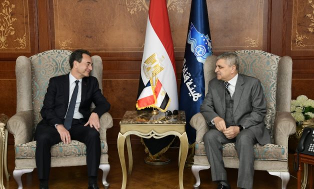 Le chef de l'Autorité égyptienne du canal de Suez rencontre l'ambassadeur de France au Caire