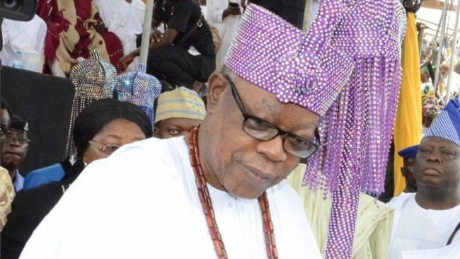 Olubadan : Ayedatiwa pleure et compatit avec le gouvernement d'Oyo