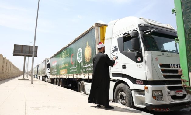 Al Azhar envoie un 7e convoi d'aide humanitaire aux Palestiniens assiégés à Gaza