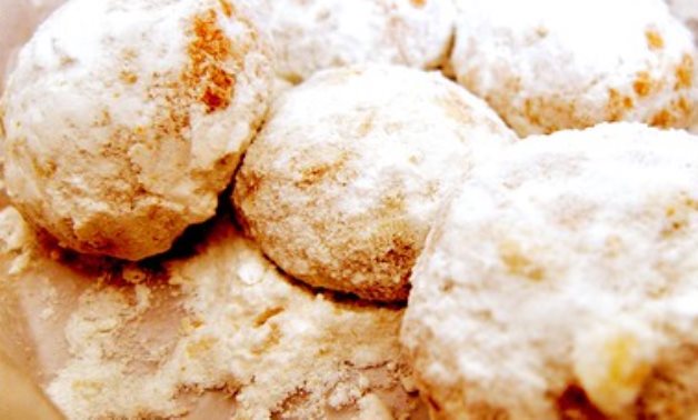 Cadeaux, jouets pour enfants et biscuits Kahk distribués aux Palestiniens bloqués à Arish en Égypte