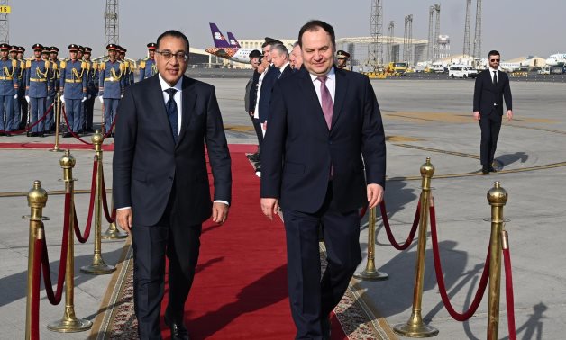 Le Premier ministre égyptien reçoit son homologue biélorusse au Caire