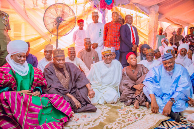Le gouverneur de Gombe, Dangote et des dignitaires assistent au mariage du président de NGX