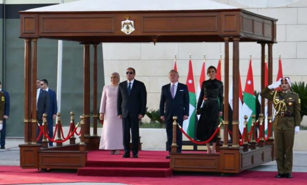 Le président égyptien Sissi et la Première dame reçus par le roi Abdallah II et la reine Rania à Amman