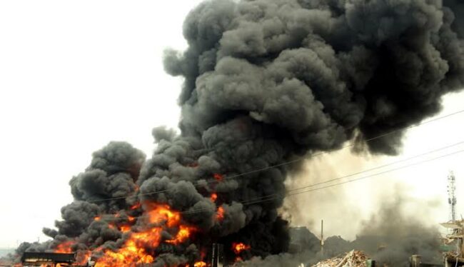 Deux personnes brûlées vives dans l'explosion d'un pétrolier à Lagos