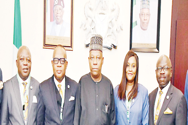 FG salue le leadership des courtiers et assure son soutien