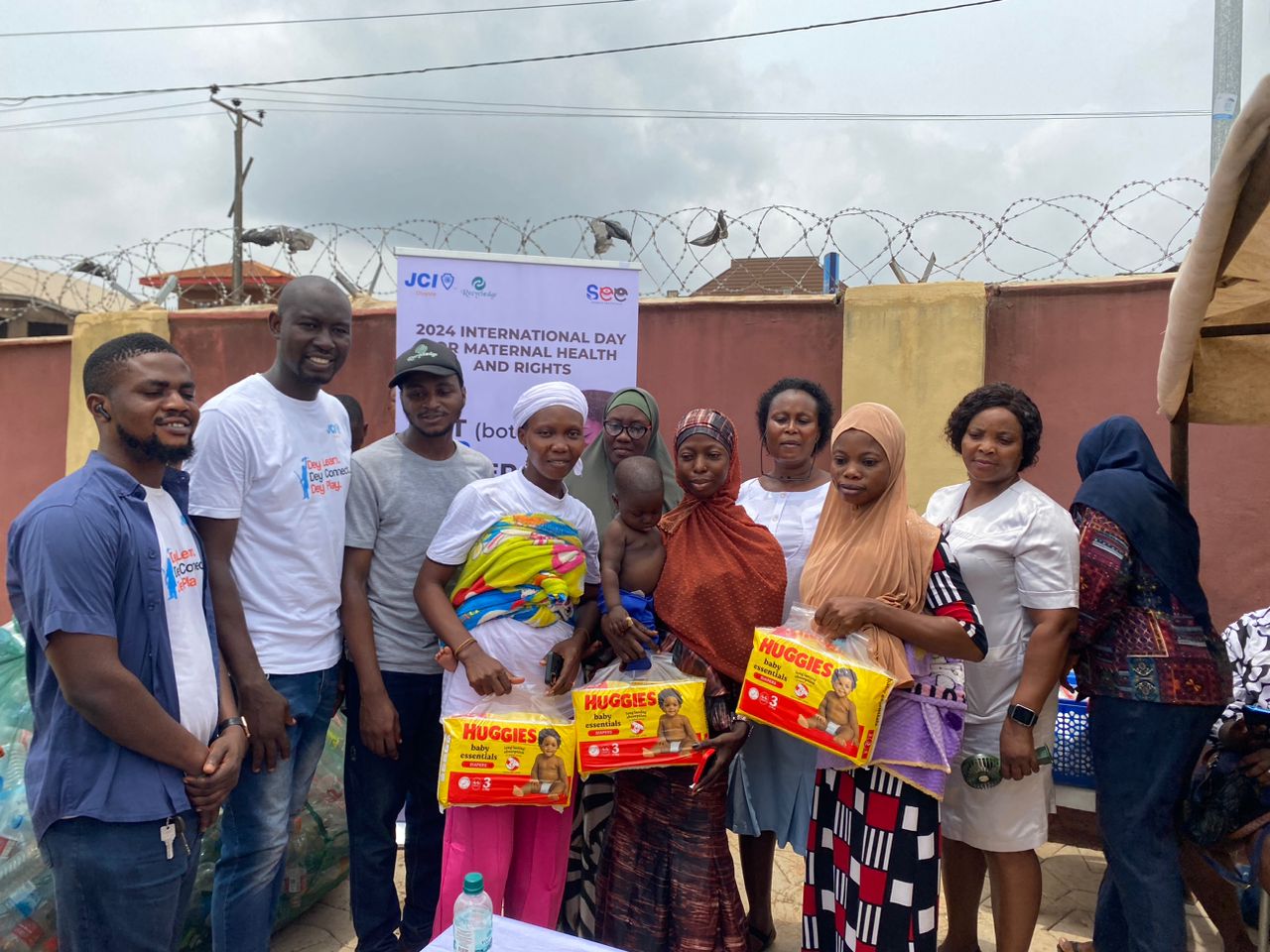 JCI Oluyole se lance dans le projet PETs for Diapers à Ibadan