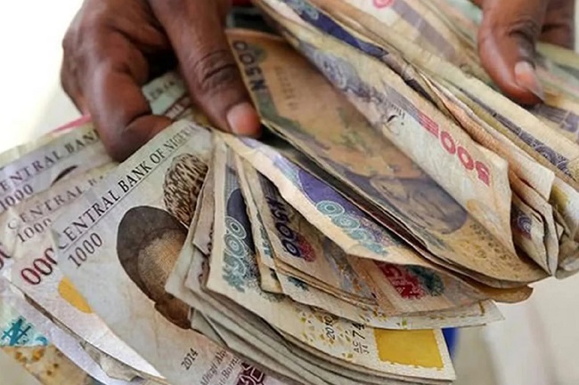 Le Naira se déprécie encore sur le marché officiel