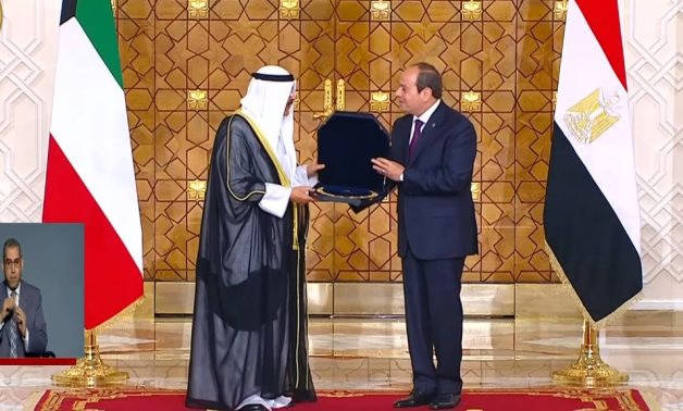 Le président Sissi décerne à l'émir du Koweït l'Ordre du Nil