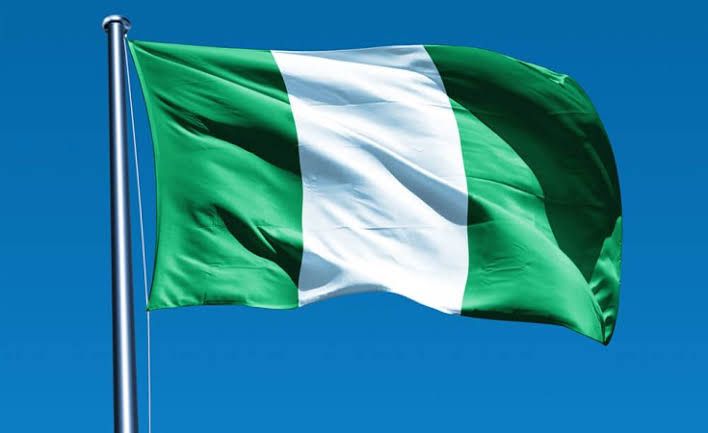 Apprenez la différence entre l'ancien hymne national réintroduit