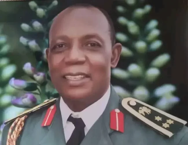 Des voleurs armés tuent le général à la retraite, Uwem Udokwere, à Abuja