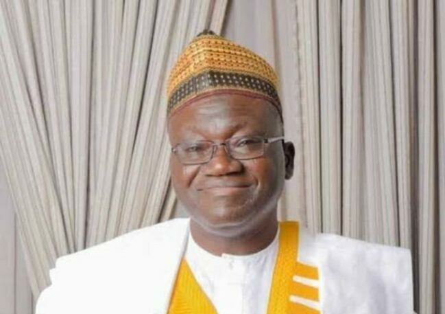 Le PDG de MINILS, Issa Aremu, remporte le prix d'or du service public