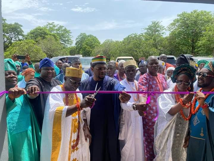 Le groupe fait don d'un centre TIC d'une valeur de 30 millions de Naira à une école de Kogi