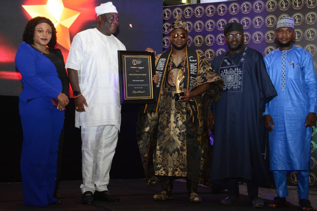 Baamẹkọ d'Ibadanland honoré comme icône de l'éducation de l'année par le prix des personnalités éminentes