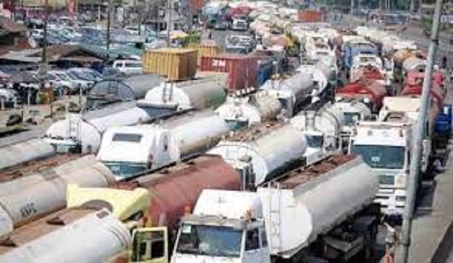 La crise des chauffeurs de camions-citernes s'aggrave alors que les membres mécontents organisent des élections parallèles