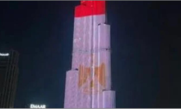 Le drapeau égyptien décore Burj Khalifa et l'aéroport de Domodedovo à l'occasion de l'anniversaire de la révolution du 23 juillet.