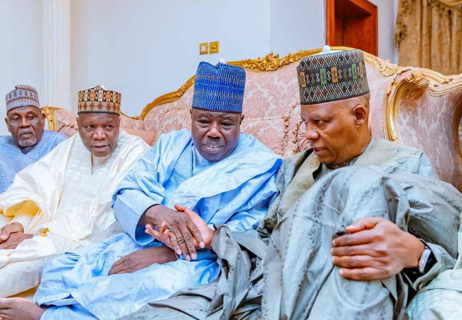Le gouverneur Inuwa assiste aux funérailles de la mère de l'ancien gouverneur de Borno à Maiduguri
