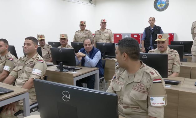 Le président Sissi inspecte le siège du commandement stratégique et de l'académie militaire dans la capitale administrative
