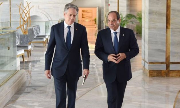 Le président égyptien et Antony Blinken discutent des efforts de médiation pour parvenir à un cessez-le-feu à Gaza