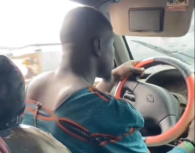 J'ai porté la robe de ma femme pour conduire les passagers parce que... — Conducteur de micra viral