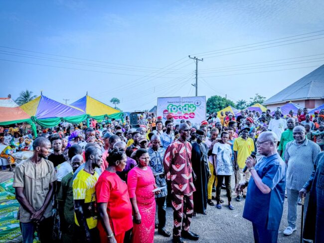 Kalu accueille des membres du LP, du PDP et du YPP au sein de l'APC