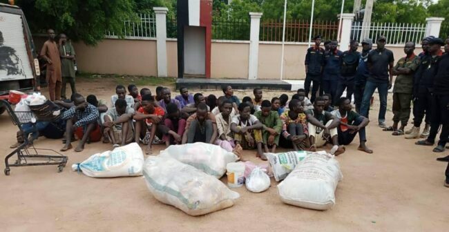 Le NSCDC arrête 32 personnes pour pillage lors d'une manifestation nationale à Kano