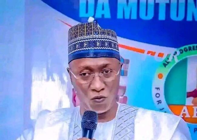 Un philanthrope distribue 100 millions de nairas à 10 500 habitants de Gombe