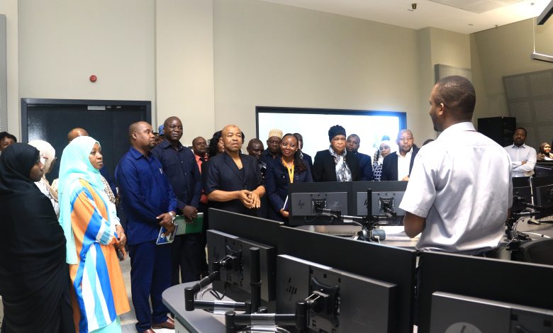 Visite du Comité de la Chambre des représentants au NEMC