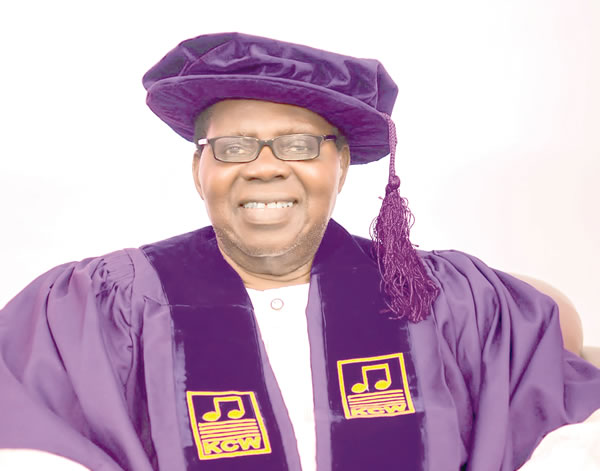 L'Église méthodiste du Nigeria honore Ebenezer Obey avec le prix KCW