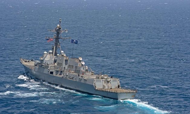 Les Houthis disent avoir ciblé 3 destroyers américains avec des missiles et des drones en mer Rouge