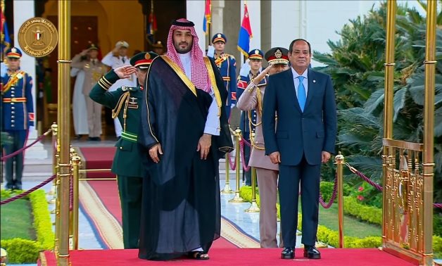 Le président égyptien reçoit le prince héritier saoudien lors d'une visite officielle