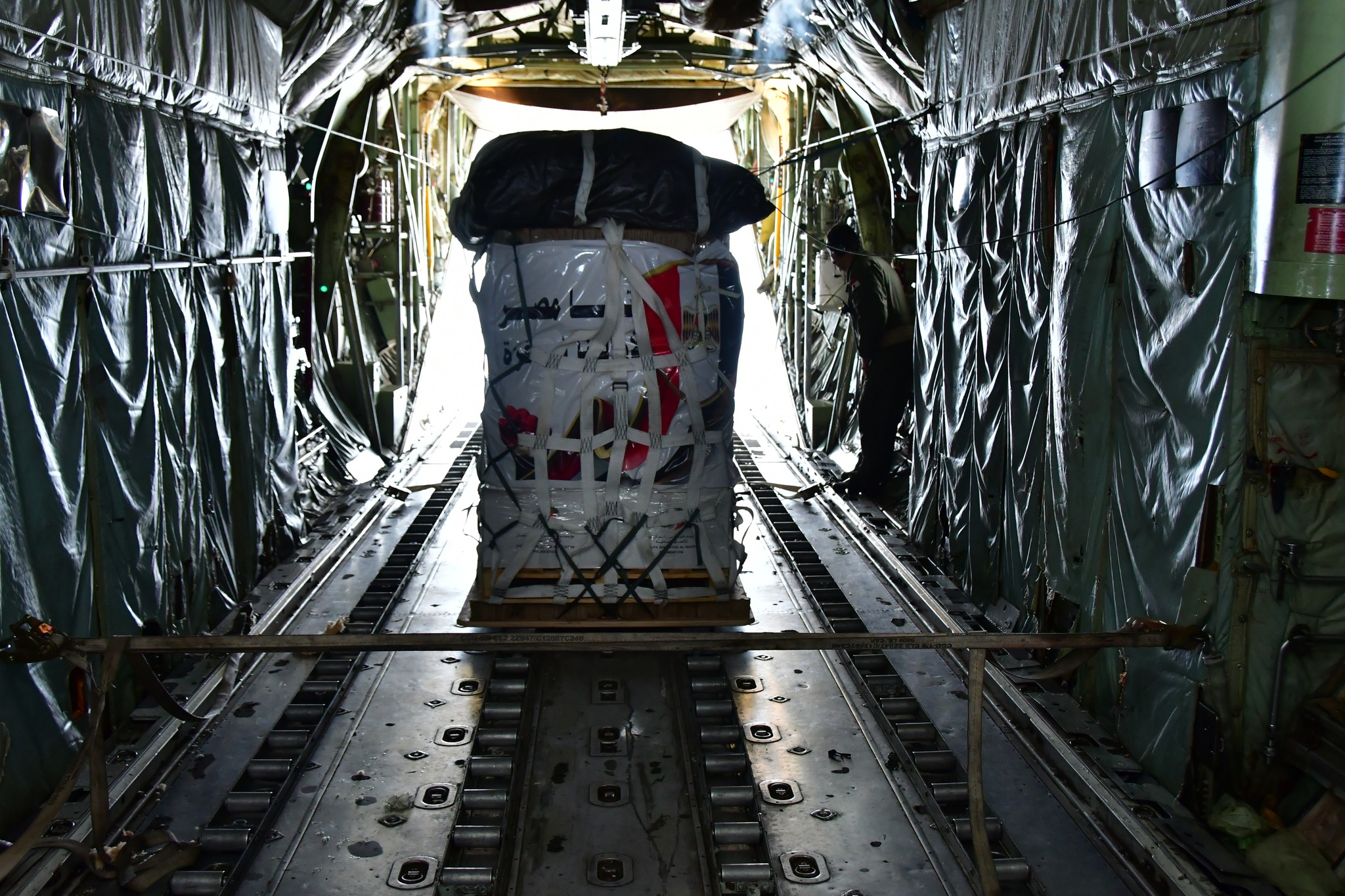 Des avions de transport militaires égyptiens et émiratis ont largué « des dizaines de tonnes » d’aide d’urgence dans le nord de Gaza 3