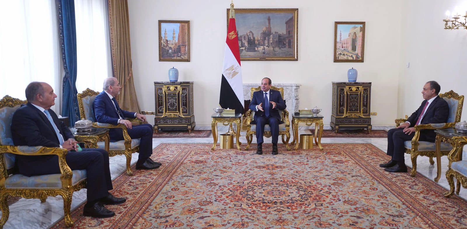 Le président égyptien Abdel Fattah El-Sissi reçoit le ministre des Affaires étrangères jordanien Ayman Safadi le 9 octobre 2024 – Présidence égyptienne
