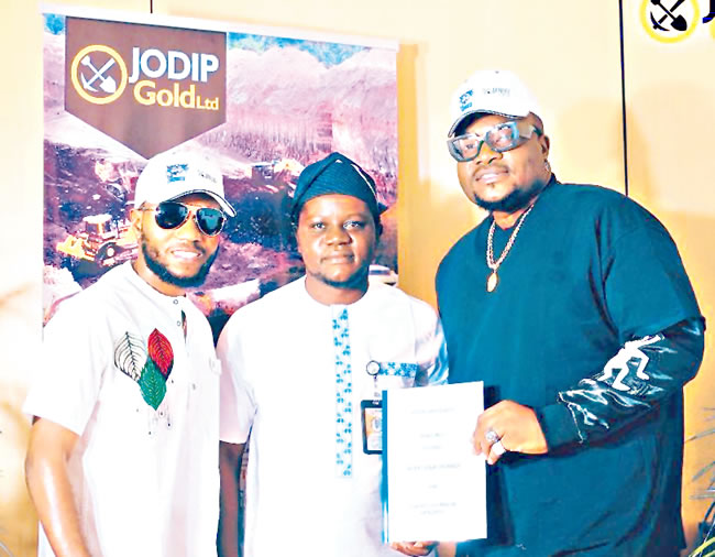 Le chanteur nigérian Jumabee signe un nouvel accord avec Jodip Gold