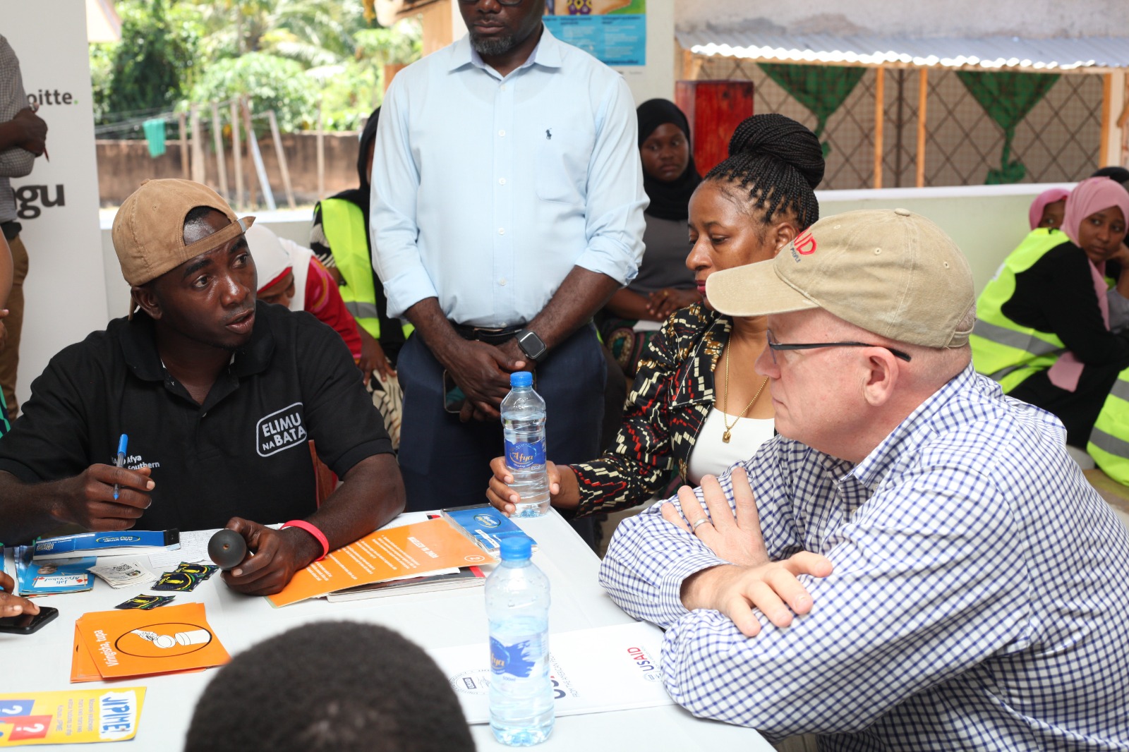 Le chef de la mission de l'USAID visite des projets financés par les États-Unis à Lindi